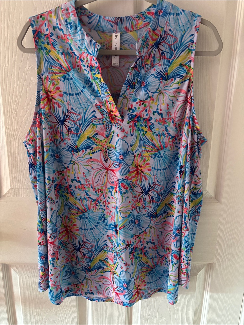 Dear Scarlett Sleeveless Floral Print Camisole in Multi-Color